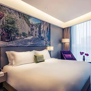 Mercure Hongqiao Railway Station Hotel